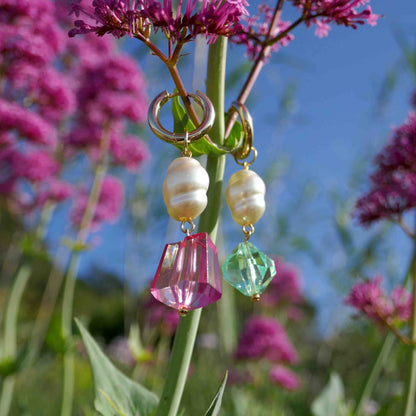 boucles oreilles poppy-creoles dorees neuves dorees or fin perles culture perles rose verte-atelierlabonneaventure