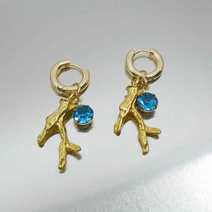 creoles corail bain de minuit-creoles dorees pendentif corail dore perle bleu-atelierlabonneaventure