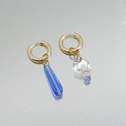 Boucles d'oreilles Vénus-Créoles dorées or fin 14 k et pendentifs goutte bleue et pampille transparente-atelierlabonneaventure