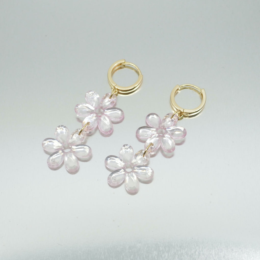     Boucles d'oreilles rosalita-créoles dorées or fin 14k pendentifs fleurs rose transparent-atelierlabonneaventure